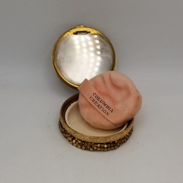 Art Deco "Columbia Creation" Embroidered Floral Mesh Beauty Compact - Image 2