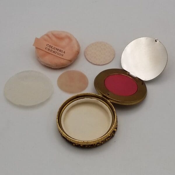 Art Deco "Columbia Creation" Embroidered Floral Mesh Beauty Compact - Image 3