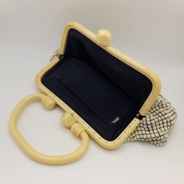 Art Deco Mesh Handbag with Chunky Bakelite Handle - Image 6