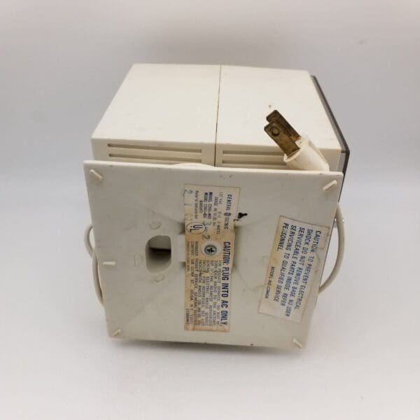 Ivory / Cream 1970s General Electric Desk Radio (Works) and Clock Radio (As-Is) - Image 5